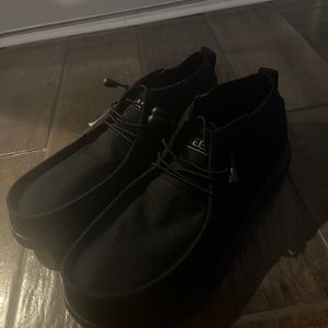 Mid rise cusion means shoe